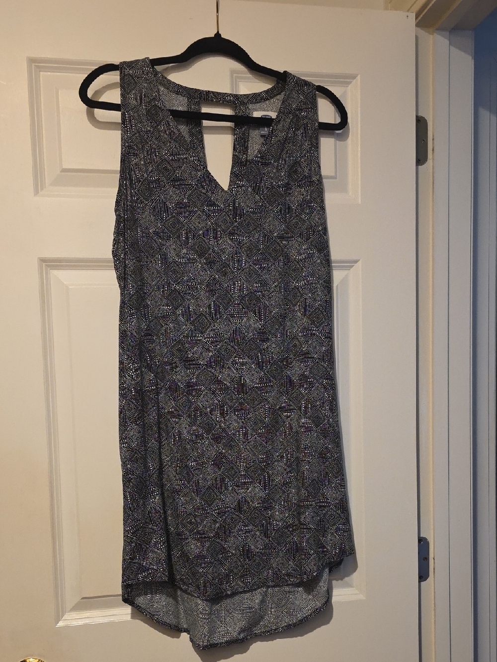 Old Navy - Sleeveless Printed Shift Dress in Black and Gray